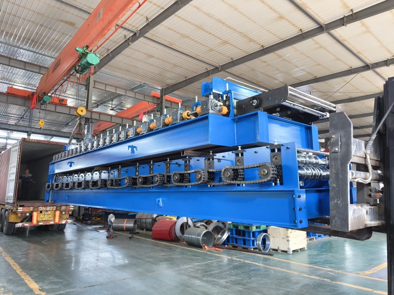 中拓冷彎裝箱發運如火如荼，細節把控詮釋對客戶的鄭重承諾，七箱設備同日啟程奔赴多國，裝箱環節彰顯責任擔當